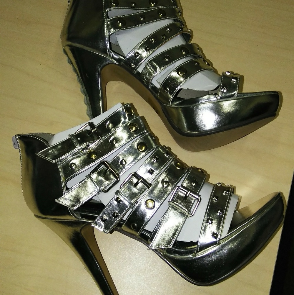Silver buckled back zipper platform heels